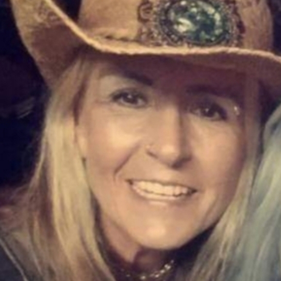 Meet your Posher, Marni - Picture 3 of 4